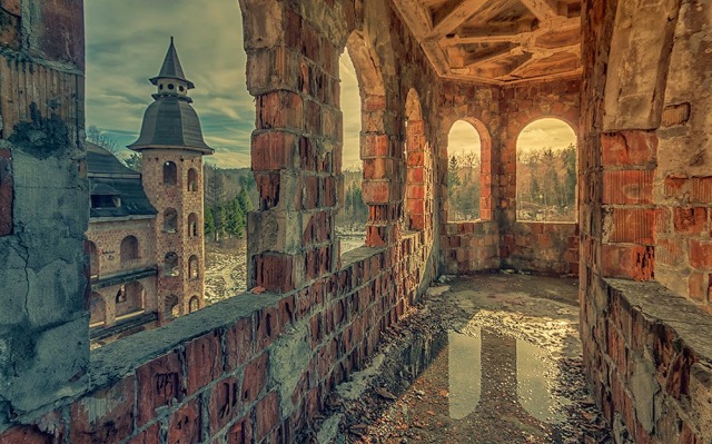 Заброшенные замки Польши